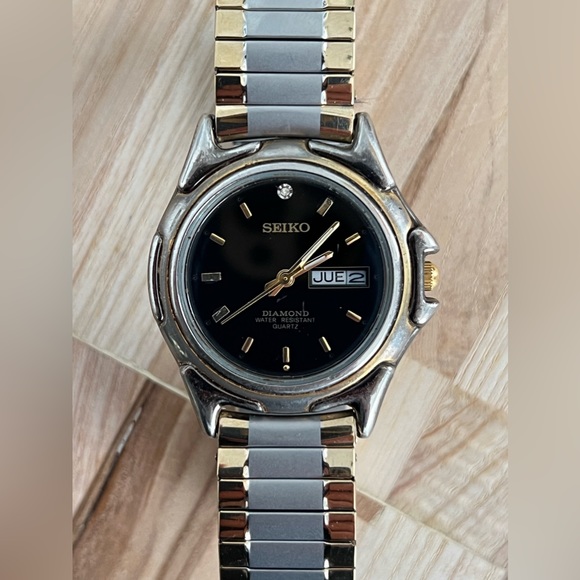 Seiko Men’s Watch Diamond Vintage Black Dial New Two Tone Stretch Bracelet Date - Picture 5 of 11
